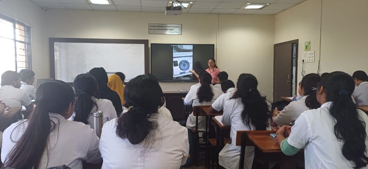 Intern Insights session by Final year B.Optom. internship student of BV(DU) School of Optometry, Pune.