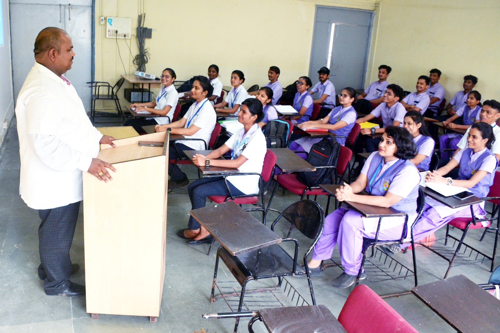 5137imguf_Classroom-1